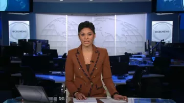 Veronica Beard Miller Striped Trim Dick­ey Jack­et worn by Jericka Duncan as seen in CBS Evening News with Norah O'Donnell on March 4, 2024