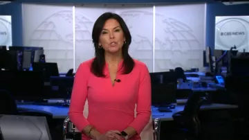 Calvin Klein vestido tubo con cuello en V con manga 3/4 usado por Meg Oliver como se ve en CBS Evening News con Norah O'Donnell el 4 de marzo de 2024
