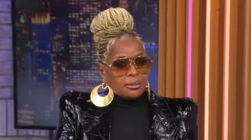 Simone I. Smith Sister Love Sun Goddess Hoops usados por Mary J. Blige como se ve en CBS Mornings el 6 de marzo de 2024