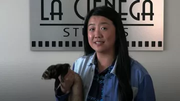 Chemise Uniqlo x MARNI Open Collor pour femme portée par Alice Kwan (Sherry Cola) dans Good Trouble (S05E20)