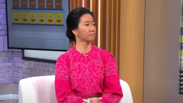 By Anthropologie Le chemisier Lainie à manches longues en dentelle découpée porté par Myo Quinn vu dans CBS Mornings le 6 mars 2024