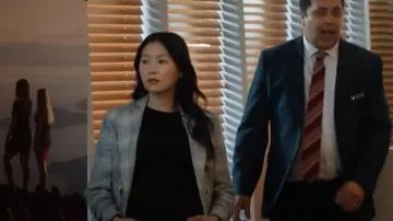 Veronica Beard Beacon Dickey Jacket portée par Tracey (Doralynn Mui) dans Wild Cards (S01E09)