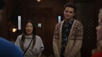 PS Paul Smith Camisa Estampada Regular Fit Button Down usada por Nico como se ve en Ghosts (S03E04)