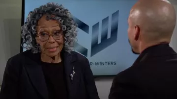 Topper de jacquard de Chicos usado por Mamie Johnson (Veronica Redd) como se ve en The Young and the Restless el 5 de marzo de 2024