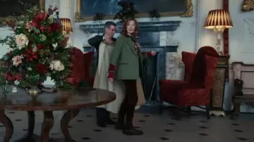 Veste en laine Welligogs Hampton Merlot portée par Lady Sabrina (Joely Richardson) comme on le voit dans The Gentlemen (S01E02)