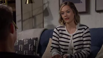 Cárdigan a rayas de 10 Crosby Keene de Derek Lam usado por Hope Logan (Annika Noelle) como se ve en The Bold and the Beautiful el 6 de marzo de 2024