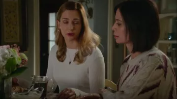 Suéter de Isabel Marant Glenny usado por Cassie Nightingale (Catherine Bell) como se ve en Good Witch (T07E02)