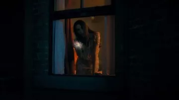 Veronica Beard Mick Dress portée par Sloane Hargreeves (Genesis Rodriguez) dans The Umbrella Academy (S03E02)