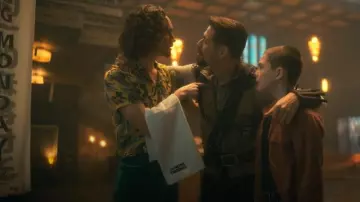 Camisa Topman Leaf Print usada por Klaus Hargreeves (Robert Sheehan) como se ve en The Umbrella Academy (T03E04)