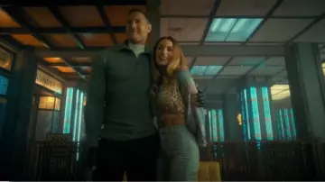 Jeans évasés à poches plaquées J Brand portés par Sloane Hargreeves (Genesis Rodriguez) dans The Umbrella Academy (S03E08)