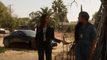 Rollas East Coast Flare portée par Nancy McKenna (Jessica Alba) dans L.A.'s Finest (S02E05)