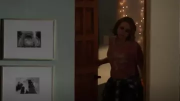 Cotton On Band Tee worn by Isabel McKenna (Sophie Reynolds) as seen in L.A.'s Finest (S02E12)