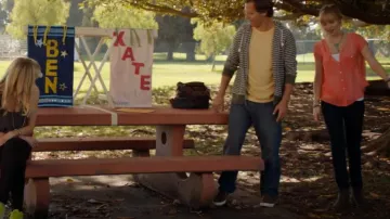 Levi's Jeans in Dark Wash worn by Kate Fox (Dakota Johnson) as seen in Ben and Kate (S01E03)