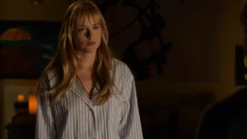 BedHead Pajamas Clas­sic Stripe Pa­ja­ma Set worn by Kate Fox (Dakota Johnson) as seen in Ben and Kate (S01E05)