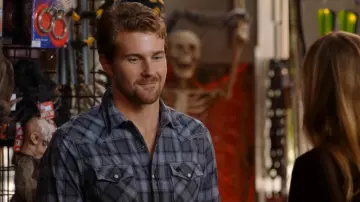 American Eagle Slim Fit Plaid But­ton Up Shirt worn by Steve (Josh Kelly) as seen in Ben and Kate (S01E06)