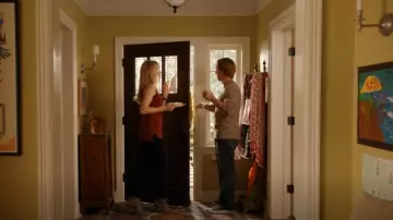 Converse Laceless Sneakers worn by Ben Fox (Nat Faxon) as seen in Ben and Kate (S01E07)