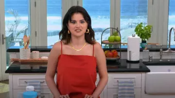 Leset Elle Cami en Brick usada por Selena Gomez como se ve en Selena + Chef (T04E08)