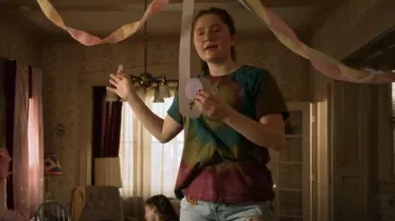 N :Philanthropy Shanghai Tie-Dye Tee porté par Debbie Gallagher (Emma Kenney) dans Shameless (S11E02)