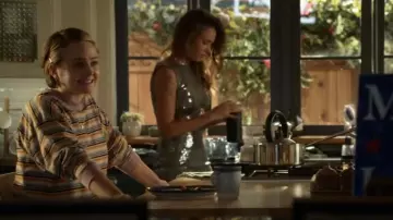 Uo Neck Top worn by Isabel McKenna (Sophie Reynolds) as seen in L.A.'s Finest (S02E01)