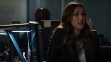 Smythe Wed­ding Blaz­er worn by Nancy McKenna (Jessica Alba) as seen in L.A.'s Finest (S02E04)