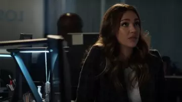 Smythe Wed­ding Blaz­er worn by Nancy McKenna (Jessica Alba) as seen in L.A.'s Finest (S02E04)