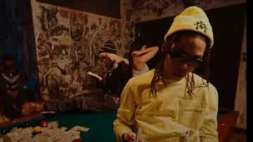 Prada Eyewear Gafas de sol Prada Runway usadas por Sugarhill Ddot en Outside (Video musical oficial)
