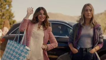 Chaqueta blazer de tweed de Zara usada por Beth (Kat Foster) como se ve en Fear the Night