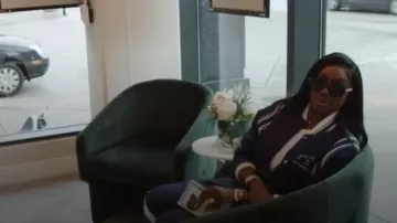 Puma Womens Ambrose X Victory Reversible Varsity Full-Zip Jacket Athletic Outerwear Casual - Bleu porté par Marlo Hampton comme on le voit dans The Real Housewives of Potomac (S08E16)