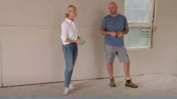 Vaqueros Blue Hiker Hover Slim Fit para mujer de madre usados por Sarah como se ve en Rock the Block (S05E01)