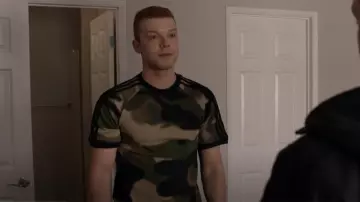 T-shirt camouflage Adidas porté par Ian Gallagher (Cameron Monaghan) dans Shameless (S11E11)