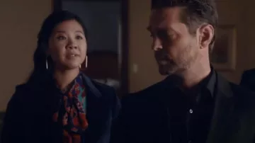 Alice + Olivia Jeannie Bow Blouse in Poppy Garden Blue Bird worn by Zoe Chow (Samantha Wan) as seen in Private Eyes (S04E09)