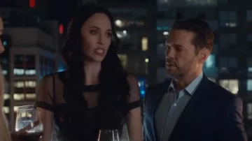 Vestido de malla de yugo de Maggy London usado por Willow Maitland (Elyse Levesque) como se ve en Private Eyes (T04E09)