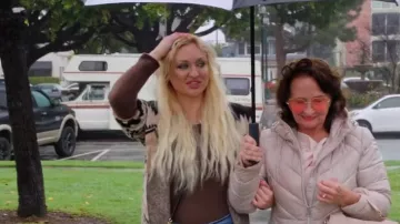 Cárdigan de suéter Tahari usado por Natalie Mordovtseva como se ve en 90 Day: The Single Life