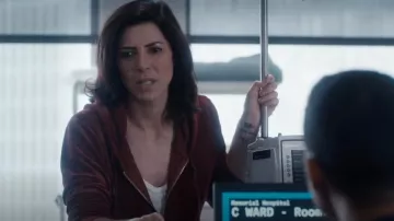 Rag & Bone Scoop U Neck T-Shirt worn by Angie Everett (Cindy Sampson) as seen in Private Eyes (S05E01)
