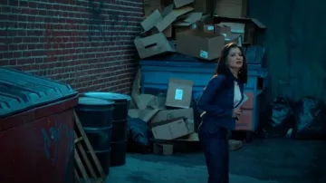 Rachel Zoe Snake Blaz­er worn by Emma Mitchell (Taylor Black) as seen in L.A.'s Finest (S02E05)