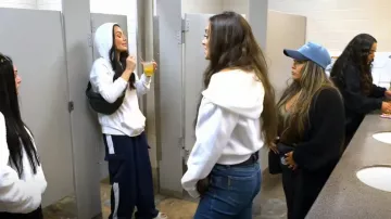 Gilet générique sans manches porté par Nicole Polizzi comme on le voit dans Jersey Shore : Family Vacation (S07E05)