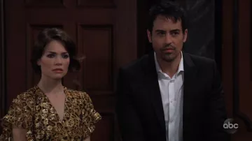 Vestido usado por Elizabeth Webber (Rebecca Herbst) como se ve en el programa de televisión General Hospital (2020)