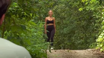 Lululemon Flow Y Bra Nulu *Soporte ligero usado por Daisy Kent como se ve en The Bachelor (T28E09)