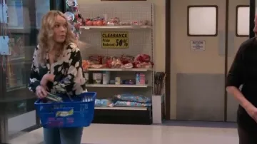 Top Destina de terciopelo de Graham & Spencer usado por Kristen como se ve en Familia Extendida (T01E11)