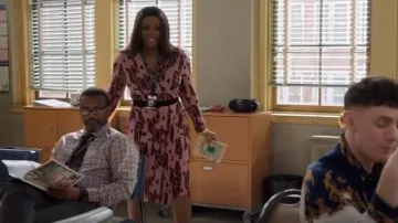 Diane Von Furstenberg Luella Wrap Dress portée par Ava Coleman (Janelle James) dans Abbott Elementary (S03E07)