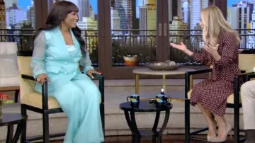 Pantalon large Max Mara Calibri en organza de soie porté par Angela Bassett comme on le voit dans LIVE with Kelly and Mark le 13 mars 2024