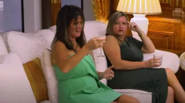 Vestido de lazo sin tirantes French Connection Whisper, Poise Green usado por Elen como se ve en Below Deck (S11E06)