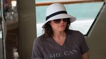 Longchamp LO 163S - 728 Gold Black porté par Tina dans Below Deck (S11E06)