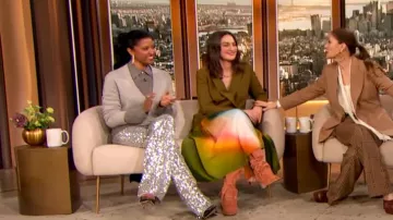 Michael Kors Pantalon évasé à paillettes extensibles porté par Renée Elise Goldsberry dans The Drew Barrymore Show le 11 mars 2024
