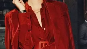 Stella McCartney Single-breasted velvet blazer worn by Susie Glass (Kaya Scodelario) in The Gentlemen (Season 1 Episode 3)