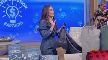 Combinaison en jean ajustée à manches longues et jambe droite Madewell portée par Monica Mangin comme on le voit dans LIVE with Kelly and Mark le 14 mars 2024