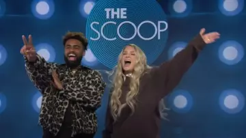 Sweat-shirt de rugby Henley Fear of God Essentials porté par Meghan Trainor comme on le voit dans Today with Hoda & Jenna le 14 mars 2024