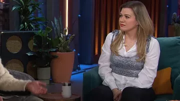 Cinq à Sept Elodie Tie Strap Open Stitch Crop Sweater Tank worn by Kelly Clarkson as seen in The Kelly Clarkson Show on March 14, 2024