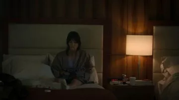 Paul Smith Artist Stripe Tie-waist Jacket usado por Sadie McCarthy (Melissa Benoist) como se ve en The Girls on the Bus (T01E02)