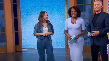 Veste en jean courte patchwork Forever 21 portée par Lilliana Vazquez vue dans Good Morning America le 15 mars 2024